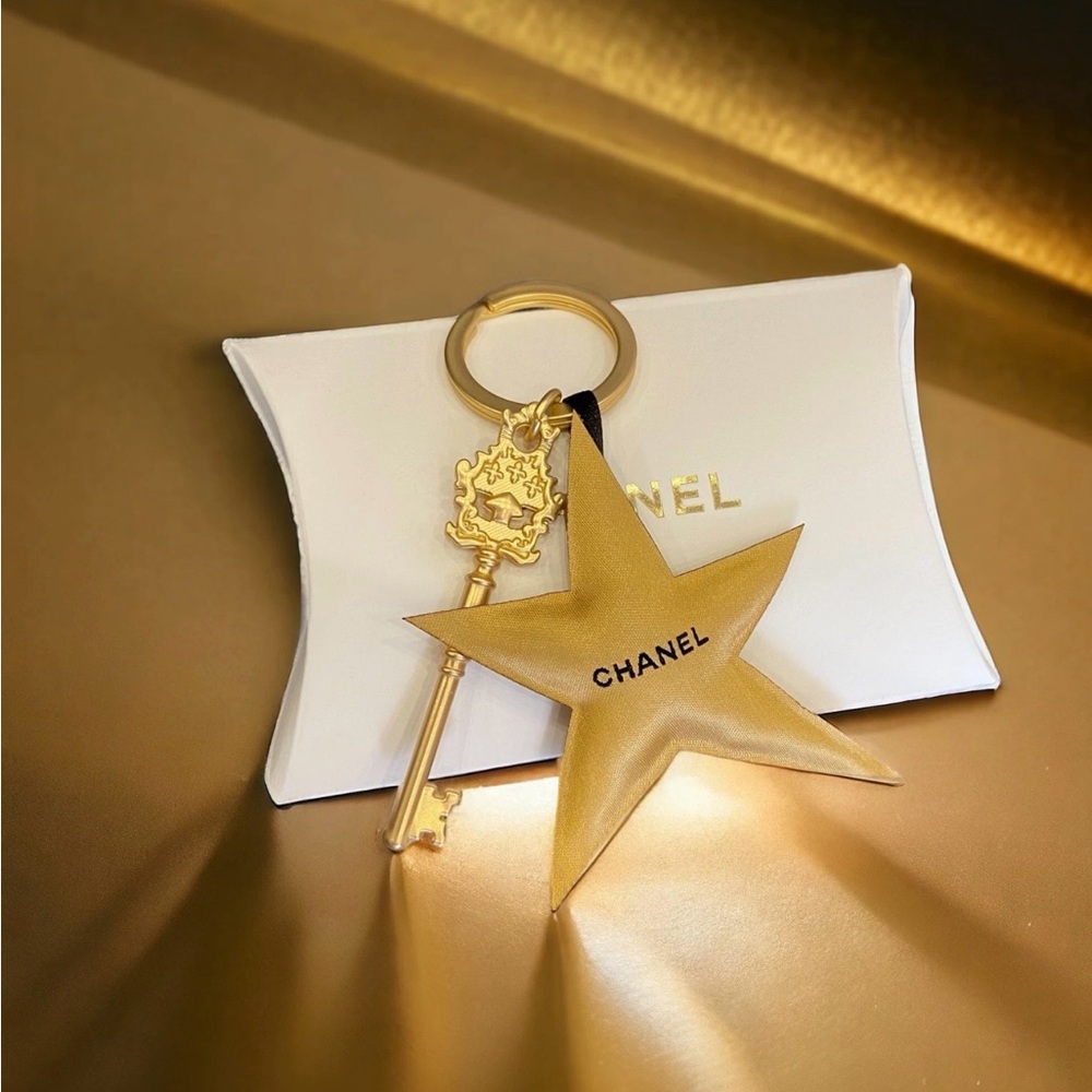 Brand New Gold Chanel Beauty Star And Key, Key Chain